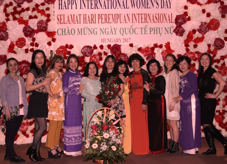 Phụ nữ Việt Nam tại Hungary “Vươn tới năm châu” - ảnh 13